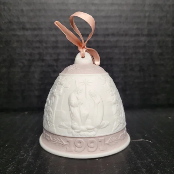 1991 Lladro Campanita Navidad 1.991 Christmas Bell with Pink and White #5803 - Picture 1 of 10